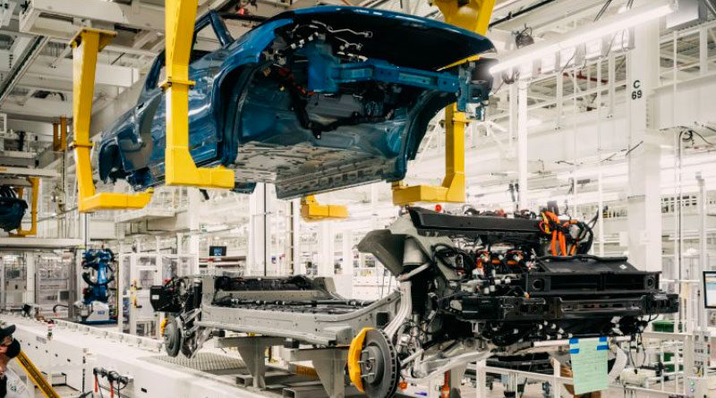 Хвороби зростання: виробник електромобілів Rivian готується скоротити сотні співробітників