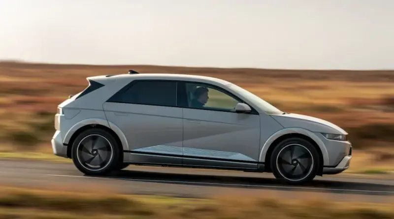 Hyundai готує дві нові моделі: компактний кросовер IONIQ 4 та сімейний IONIQ 7