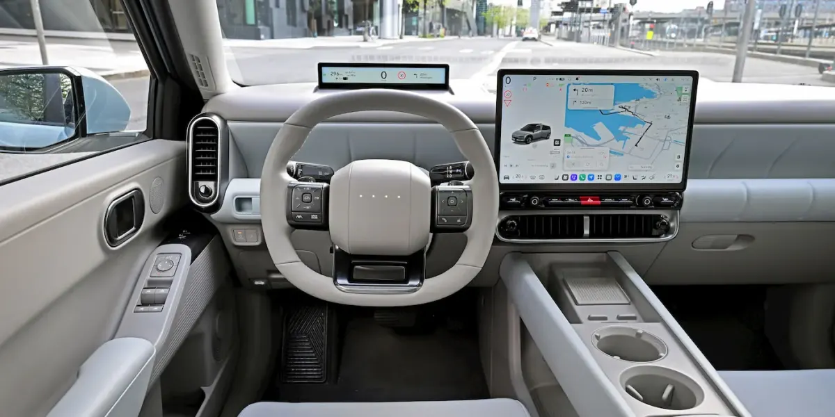 Hyundai Ioniq 5 з 18-дюймовим екраном: перші деталі оновленого інтер'єру