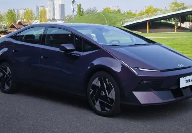 Електричний седан Hyundai Ioniq V виходить на ринок за ціною від 16 380 доларів
