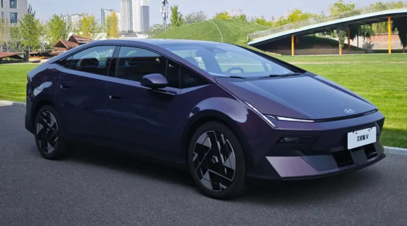 Електричний седан Hyundai Ioniq V виходить на ринок за ціною від 16 380 доларів