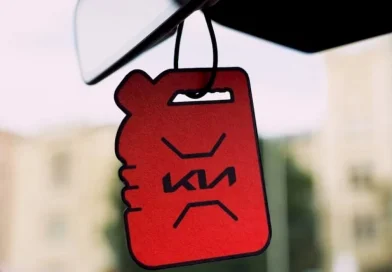 Kia раздает ароматизаторы с запахом бензина к новому электромобилю