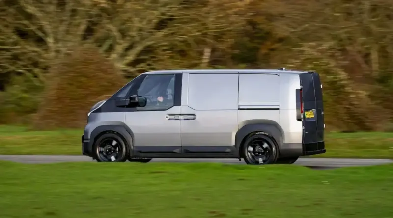 Kia PV5 High Roof: Новий електричний фургон помічений на дорогах