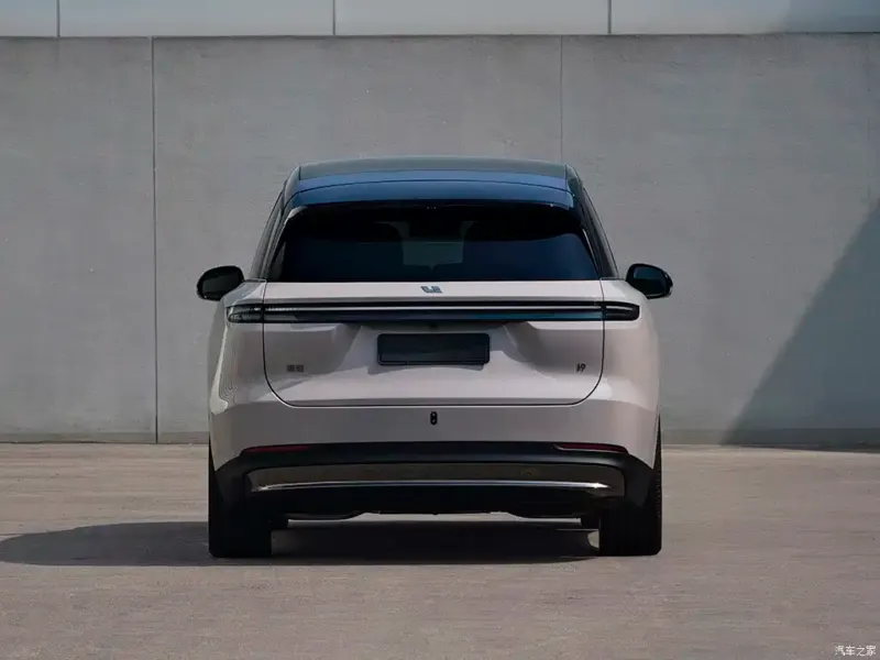 Флагманський електрокросовер Li Auto i9 з трансформованим салоном дебютує 16 вересня