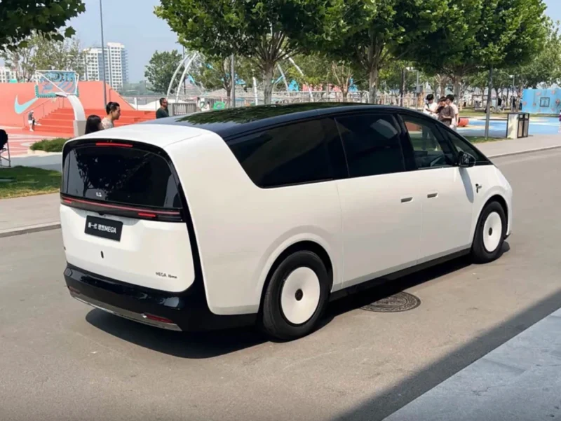 Представлено оновлений електромінівен Li Auto Mega другої генерації за 75 000 доларів