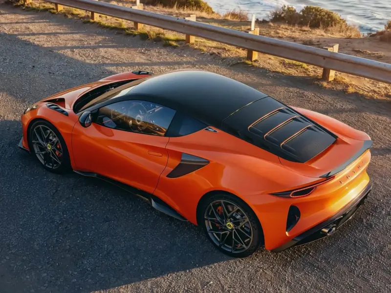 Бренд Lotus випустив трекові версії 900 Gold та флагманський Emira 420 Sport