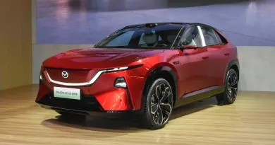 Нова Mazda CX-6e отримала сенсор LiDAR та автопілот: деталі та характеристики
