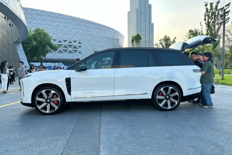 Nio ES8 п'ятимісний: Розширена лінійка флагманського SUV з BaaS від $40 400