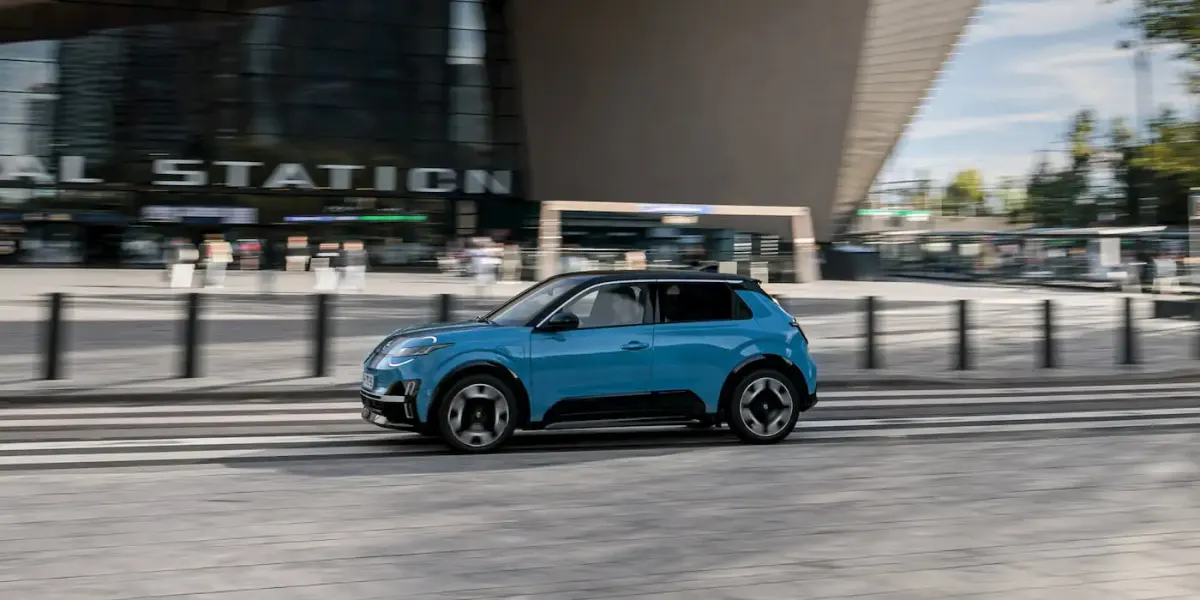 Бюджетний електромобіль Nissan Wave вперше помітили під час випробувань