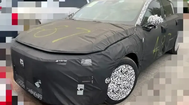Шпигунські фото зняли новий седан Volvo з ДВЗ та лідаром під час випробувань