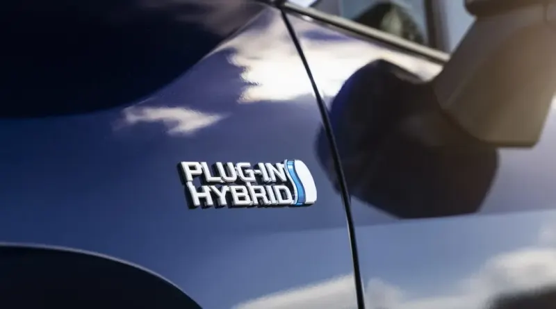 Плагін-гібриди PHEV викидають у шість разів більше CO2 ніж заявляють автовиробники