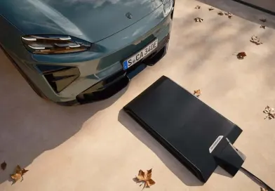 Електричний кросовер Porsche Cayenne Electric отримав бездротову зарядку