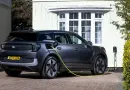 Продажі електромобілів у Великій Британії б'ють рекорди, але уряд вагається