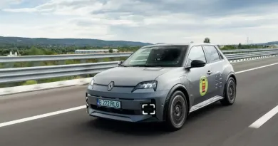 Електричний хетчбек Renault 5 вразив реальним запасом ходу в гірському автопробігу