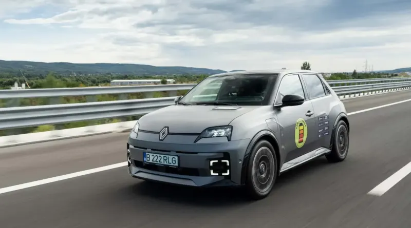 Електричний хетчбек Renault 5 вразив реальним запасом ходу в гірському автопробігу