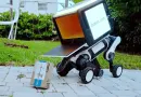 Американський робот-доставляч R-dog показує рекламу та долає сходинки