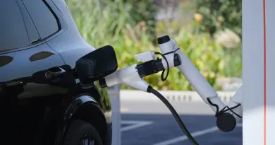 Нова швидка зарядка Geely здатна відновлювати батареї електромобілів