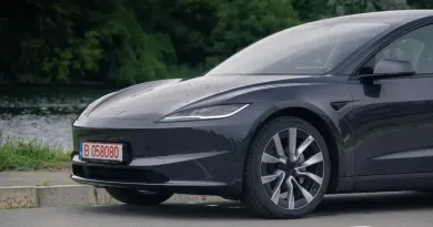 Чому списані електромобілі Tesla зʼявляються на аукціонах удвічі частіше за інші авто