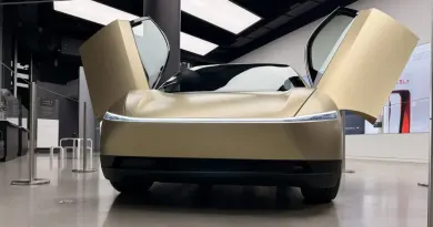 Роботаксі Tesla Cybercab привезли до Китаю, але продавати його не будуть