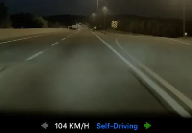 Tesla FSD v14 ледь не з'їхала в кювет на швидкості 110 км/год