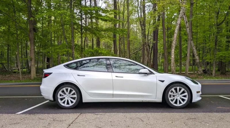Tesla FSD V14 Lite викликає перегрів комп'ютерів авто: що відомо про проблему