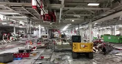 Як завод Tesla Model S перетворили на виробництво роботів Optimus
