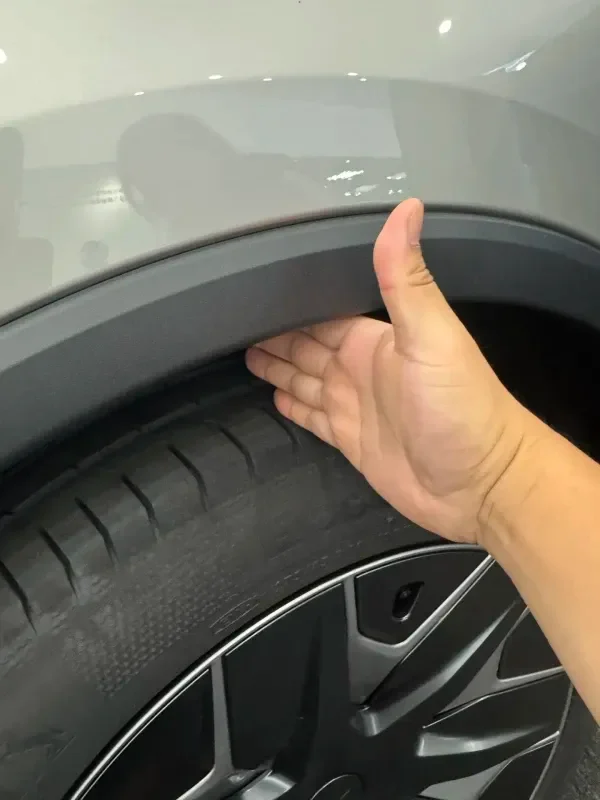 У Китаї власники Tesla Model Y L масово скаржаться на проблеми з задньою підвіскою