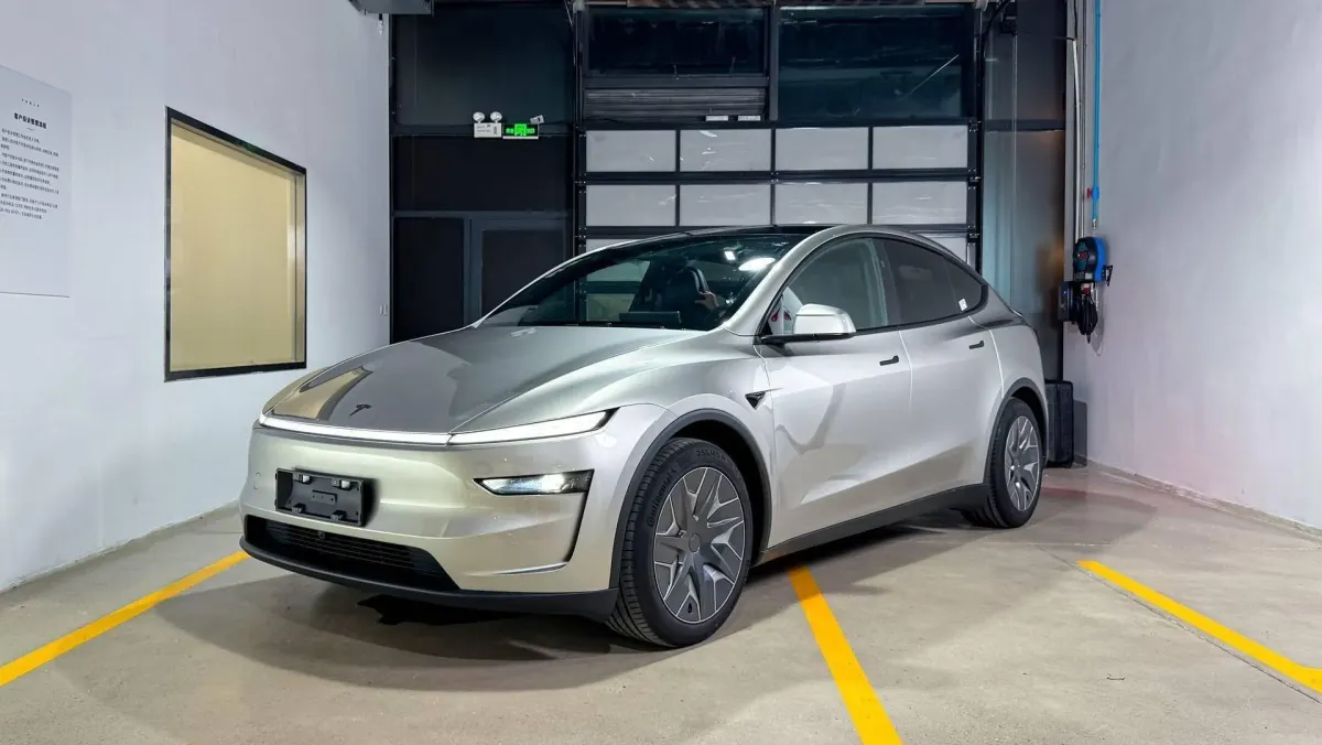 У Китаї власники Tesla Model Y L масово скаржаться на проблеми з задньою підвіскою