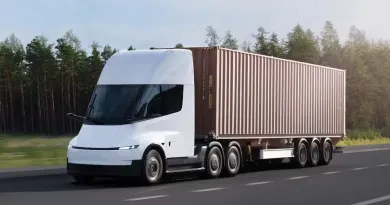Tesla Semi офіційно вийшов у масове виробництво та розпочав перші поставки