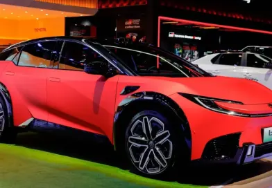 Оновлений кросовер Toyota bZ5 вийшов на ринок удвічі дешевше за Tesla