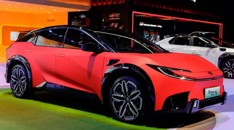 Оновлений кросовер Toyota bZ5 вийшов на ринок удвічі дешевше за Tesla
