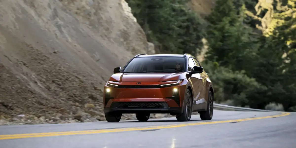 Toyota відкликає 10 тисяч електромобілів Toyota C-HR EV через проблеми з ПЗ