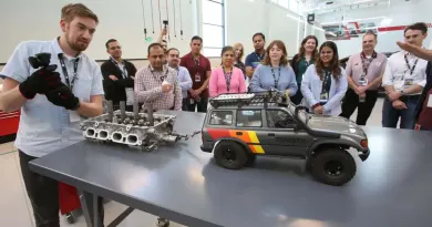 Навіщо Toyota навчає власних співробітників основам електрифікації