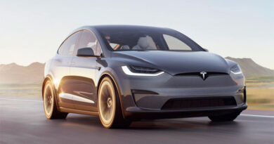 У Tesla вперше впали квартальні продажі - вона випустила у другому кварталі менше машин, ніж у першому