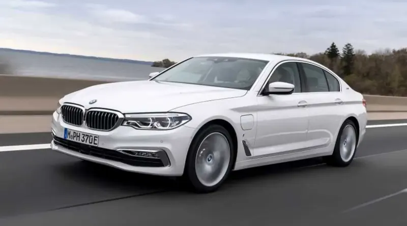 Масштабне відкликання BMW PHEV: чому автомобілі радять паркувати надворі?