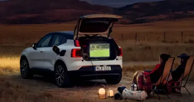 Компактний кросовер Volvo EX30 навчився живити побутову техніку завдяки оновленню