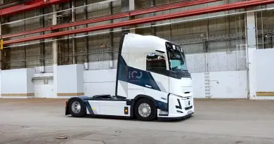 Volvo святкує сторіччя бренду: представлена ювілейна електровантажівка Volvo FH16 Electric