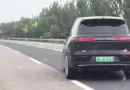 Кросовер Voyah Taishan помітили за дивним крабовим рухом на трасі