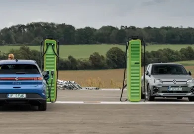 VW ID. Polo та Renault 5 провели реальне порівняння запасу ходу й зарядки