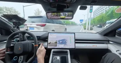 Китайський електромобіль XPeng кидає виклик Tesla у ліцензуванні автопілота