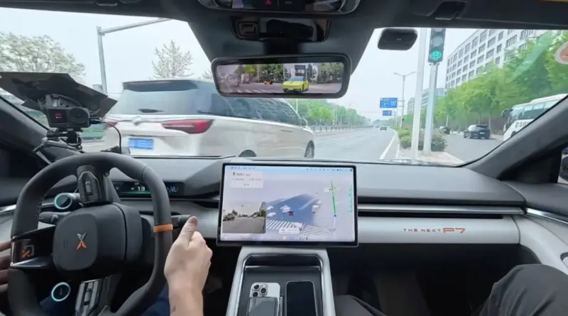 Китайський електромобіль XPeng кидає виклик Tesla у ліцензуванні автопілота