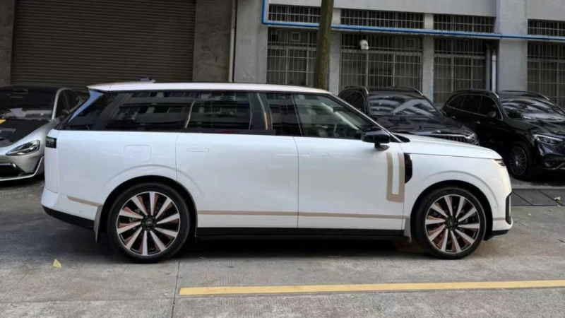 Флагманський кросовер Xpeng GX перетворили на Range Rover у Китаї