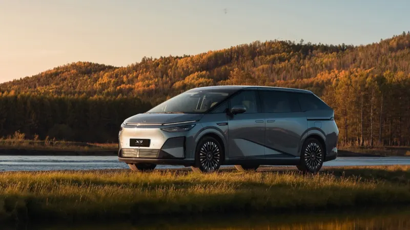 Інцидент з Xpeng X9: чому не спрацювали подушки безпеки під час аварії